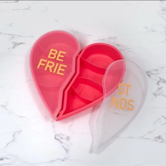 Cook with Color Valentine Best Friend Heart-Shaped Red Snack Box - Picture 3 of 7